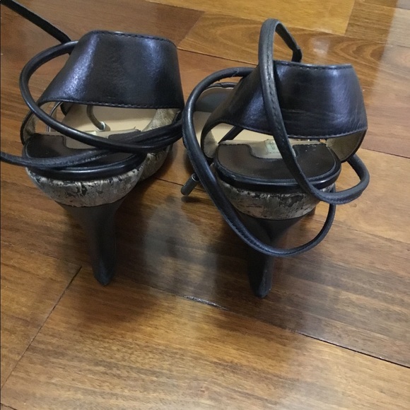 Max Studio leather sandals with ties. - Picture 4 of 4